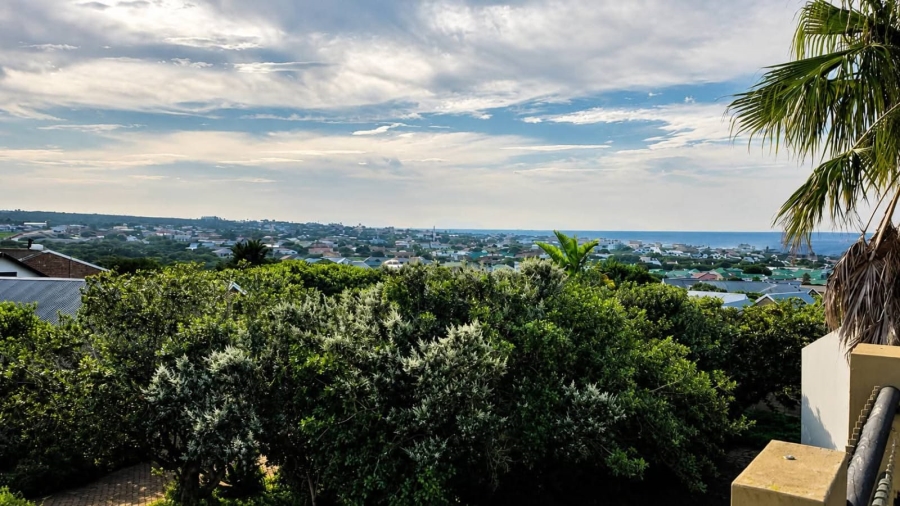 6 Bedroom Property for Sale in Stilbaai Wes Western Cape
